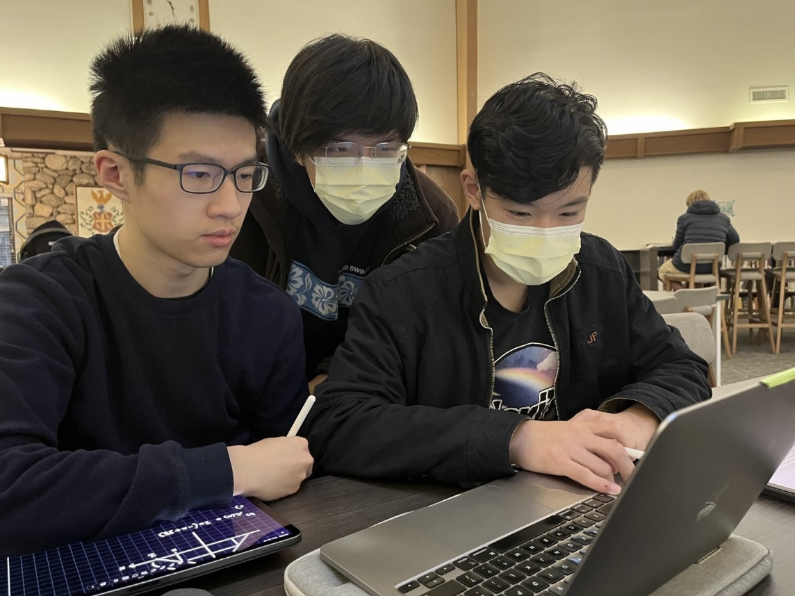 Jay Pang (25’) and Aaron Yang (25’) wear masks while working with Armen Xue (25’) on an assignment, modeling a new era in COVID-19 control at Webb. Webb no longer requires mandatory isolation for cases without severe symptoms due to a decrease in the severity of COVID-19 seen in LA County. “This is a welcome change, especially for international boarders since they don’t need to look for somewhere to stay if they get COVID” Armen said. Webb used to enforce a five-day mandatory isolation period off-campus for students who test positive, which required students to find a place to stay in case of infection. 